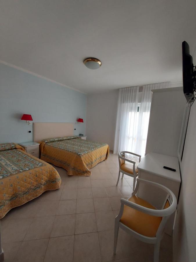 Hotel Lucia Castellammare di Stabia Esterno foto